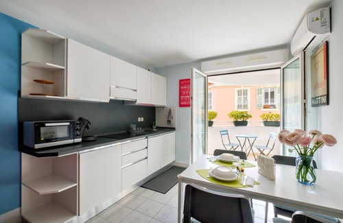 Riquier Apartment | Holiday Apartment "Bilocale A Nizza" with Private Terrace, Balcony & Wi-Fi