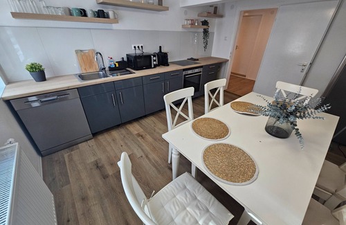 Thungen Apartment | Holiday Apartment 'By B' with Private Terrace and Wi-Fi