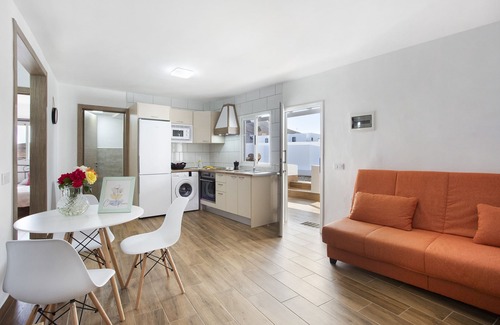 Villaverde Apartment | Holiday Apartment "Casa Rosavi" with Mountain View, 2 Private Terraces & Private Garden