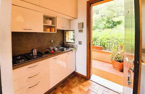 Capo D'arco Apartment | Holiday Apartment "Capo d'Arco Il Pino" with Sea View, Pool & Terrace