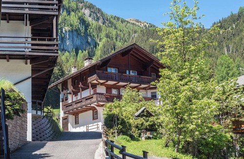 Alba Apartment | Holiday Apartment Casa Lorenz 3 with Mountain View, Wi-Fi, Balcony & Garden