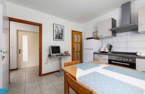 Basanija Apartment | Holiday apartment Cheap accommodation in a great location