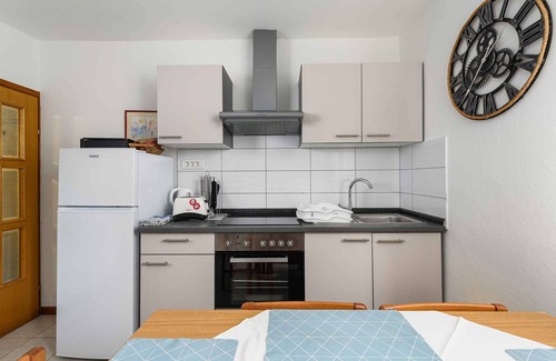 Basanija Apartment | Holiday apartment Cheap accommodation in a great location