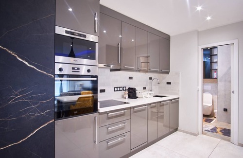 Quartier Exposition-Bajatiere Apartment | Holiday Apartment "Chez Flo Ap 38" with Balcony & Wi-Fi