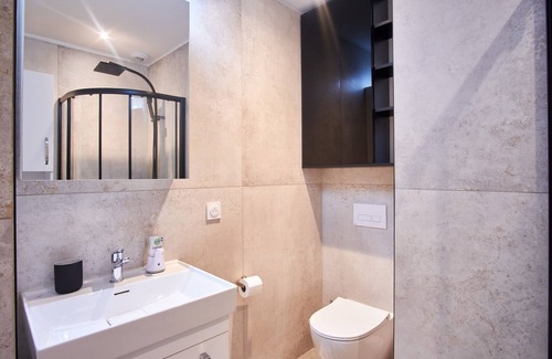 Quartier Exposition-Bajatiere Apartment | Holiday Apartment "Chez Flo Ap 38" with Balcony & Wi-Fi