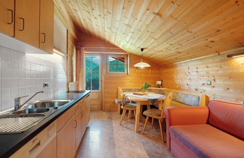 Ultimo Apartment | Holiday Apartment 'Dachwohnung' with Mountain View, Shared Terrace and Wi-Fi
