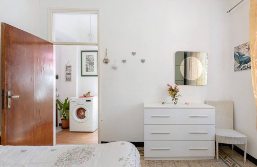 Lerici Apartment | Holiday Apartment "Dalla Ire" with Sea View, Wi-Fi & Parking