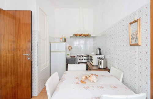 Lerici Apartment | Holiday Apartment "Dalla Ire" with Sea View, Wi-Fi & Parking