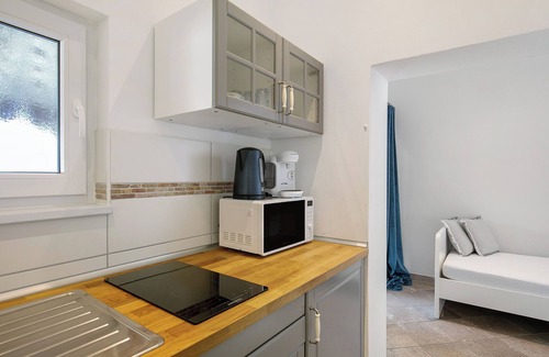 Ludwigsfelde Apartment | Holiday Apartment '4 - Weide' with Shared Terrace and Wi-Fi