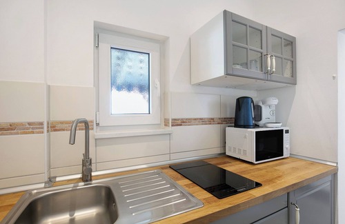 Ludwigsfelde Apartment | Holiday Apartment '4 - Weide' with Shared Terrace and Wi-Fi