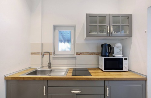 Ludwigsfelde Apartment | Holiday Apartment '4 - Weide' with Shared Terrace and Wi-Fi
