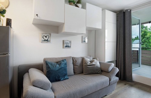 Sankt Englmar Apartment | Holiday Apartment 'Hella Wahnsinn' with Shared Pool, Balcony and Wi-Fi