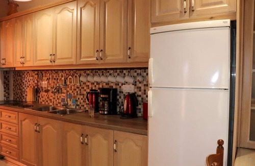 Skala Apartment | Holiday apartment directly at the sea, large terrace, 5 persons | Paramonas, Kor
