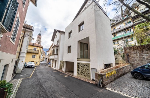 Merano Apartment | Holiday Apartment "Domus Faber 4a" with Mountain View, Shared Terrace & Wi-Fi