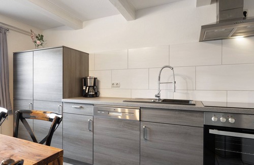 Oesterwurth House | Holiday Apartment 'Ferienhaus Op'n Doerp' with Private Terrace, Private Garden and Wi-Fi