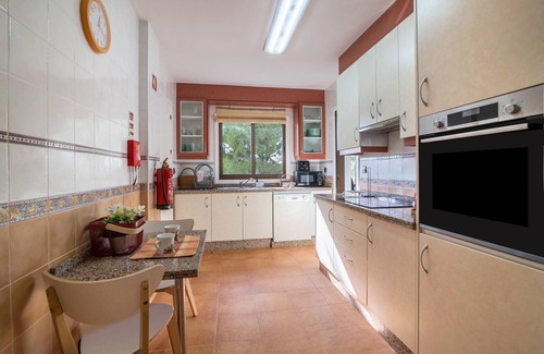 Aldeia das Acoteias Apartment | Holiday Apartment ‘Falésia Pine Spot’ with Wi-Fi, Balcony & Shared Pool
