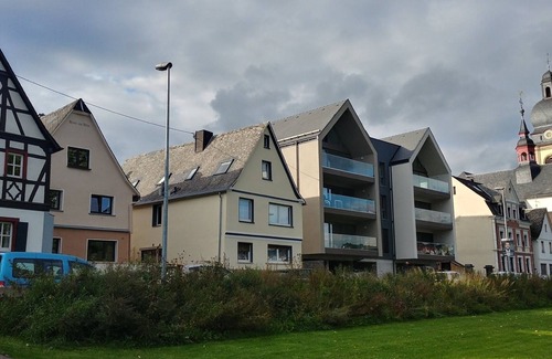 Neuendorf Apartment | Holiday Apartment 'Ferienhaus Rheinblick Wohnung 4' with Shared Terrace, Wi-Fi and Air Conditioning