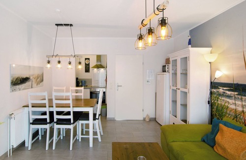 Neßmersiel Apartment | Holiday Apartment 'Ferienhaus Deichblick Nessmersiel' with Private Terrace, Private Garden and Wi-Fi