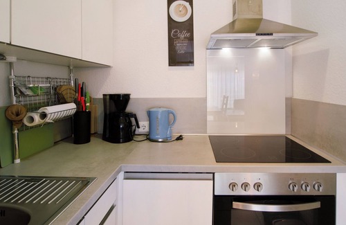 Neßmersiel Apartment | Holiday Apartment 'Ferienhaus Deichblick Nessmersiel' with Private Terrace, Private Garden and Wi-Fi