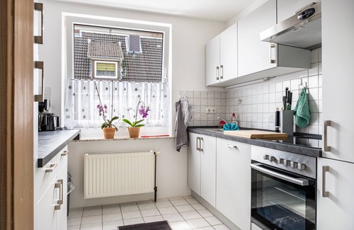 Stade Apartment | Holiday Apartment "Ferienwohnung am Elbstrom" with Shared Terrace & Wi-Fi