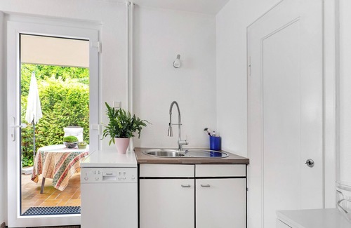 Bensheim Apartment | Holiday Apartment 'Fewo Sartorius' with Private Terrace and Wi-Fi