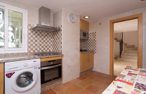 Guadalmina Apartment | Holiday Apartment Guadalmina Baja with Shared Pool, Terraces & Wi-Fi