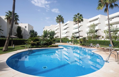 Guadalmina Apartment | Holiday Apartment Guadalmina Baja with Shared Pool, Terraces & Wi-Fi
