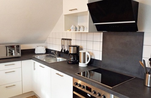 Metternich Apartment | Holiday Apartment 'Haus Uni Koblenz Wohnung 3' with Shared Terrace and Wi-Fi