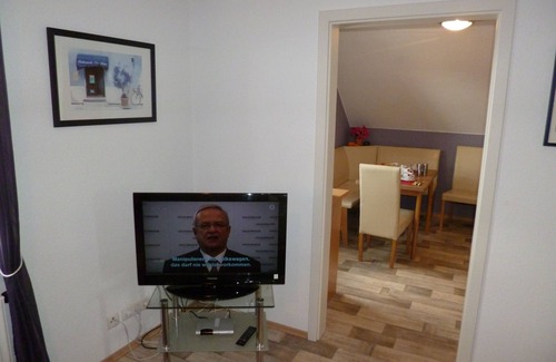 Metternich Apartment | Holiday Apartment 'Haus Uni Koblenz Wohnung 3' with Shared Terrace and Wi-Fi