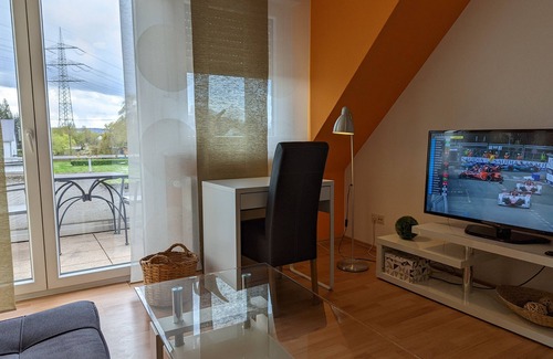 Wallersheim Apartment | Holiday Apartment 'Haus Abendsonne Dachgeschoss Klein' with Shared Garden, Balcony and Wi-Fi