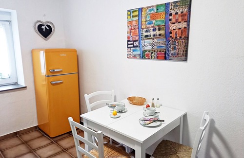 Metternich Apartment | Holiday Apartment 'Haus Uni Koblenz Wohnung 1' with Shared Terrace and Wi-Fi
