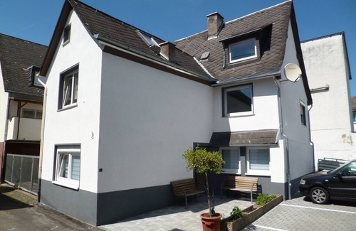 Neuendorf Apartment | Holiday Apartment 'Haus des Handwerkers' with Wi-Fi