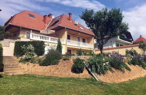 Heviz Apartment | Holiday apartment Hévíz for 1 - 2 persons with 1 bedroom - Holiday apartment