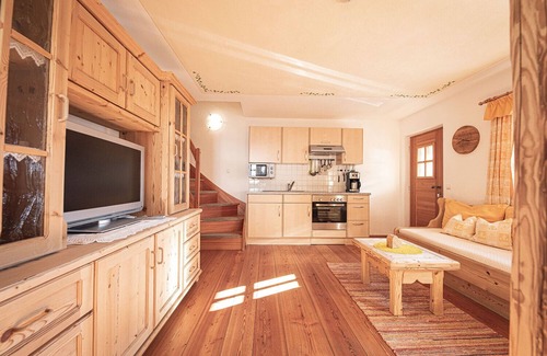 Campo Tures Apartment | Holiday Apartment "Himmelschlüssel" with Mountain View, 2 Private Terraces & Wi-Fi