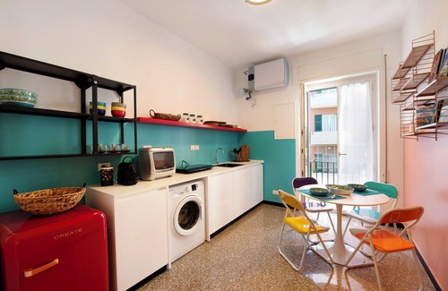 Boccadasse Apartment | Holiday Apartment "Il Ciliegio Di Miki" with Balcony, Shared Garden & Wi-Fi