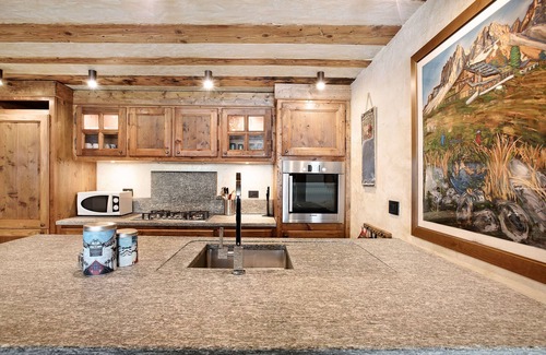 Morgex Apartment | Holiday Apartment "Il Cuore Della Valdigne" with Mountain View, Balcony & Wi-Fi