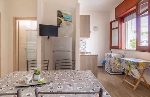 Cava dʼAliga Apartment | Holiday Apartment "Samuel Beach Con Veranda" with Private Terrace & Wi-Fi