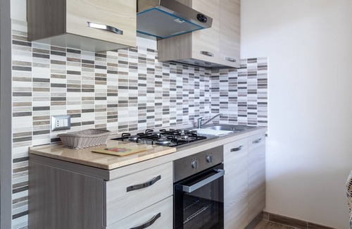 Cava dʼAliga Apartment | Holiday Apartment "Samuel Beach Con Veranda" with Private Terrace & Wi-Fi