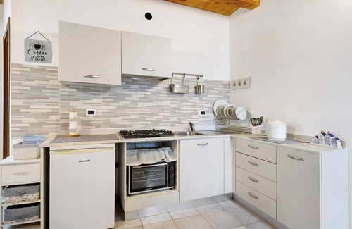 Finale Pia Apartment | Holiday Apartment "Maison Noris" with Mountain View, Balcony & Wi-Fi