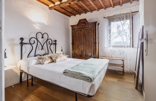 Pitigliano Apartment | Holiday Apartment "Casa Tra Le Rondini" with Wi-Fi
