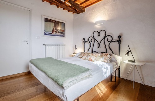 Pitigliano Apartment | Holiday Apartment "Casa Tra Le Rondini" with Wi-Fi