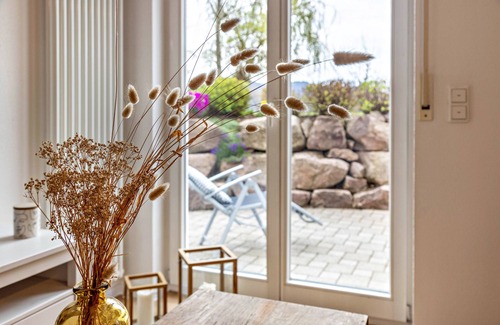 Wahlwies Apartment | Holiday Apartment "Kleine Auszeit" with Private Terrace & Wi-Fi