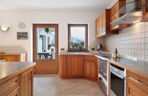 Campolasta Apartment | Holiday Apartment 'Kuhglocke' with Mountain View, Private Terrace and Wi-Fi