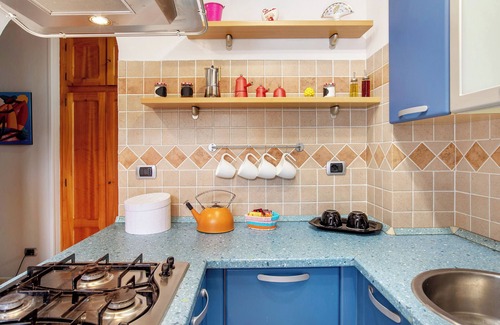 Panorama Apartment | Holiday Apartment "La Maison Des Jumeaux" with Private Terrace, Shared Garden & Wi-Fi