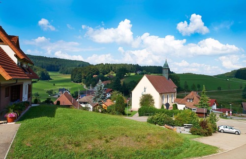 Biederbach Apartment | Holiday Apartment 'Landblick' with Balcony and Wi-Fi