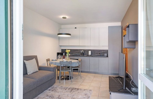 Sasso Moro Apartment | Holiday Apartment "Maison Del Sasso Lago Maggiore" with Shared Pool