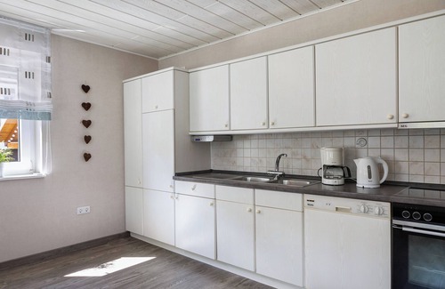 Wallenstein Apartment | Holiday Apartment 'Mentel' with Mountain View, Private Terrace and Wi-Fi