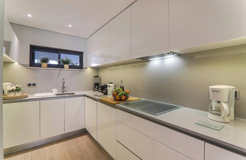 Quinta do Lago Apartment | Holiday Apartment “Noa Apartment” with Pool, Wi-Fi, A/C, Terrace & Garden; Parking Available