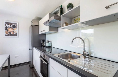 Balve Apartment | Holiday Apartment 'Panoramanest' with Private Terrace, Private Garden and Wi-Fi