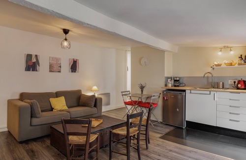 Grand Parc-Paul Doumer Apartment | Holiday Apartment 'Proche Jardin Public'